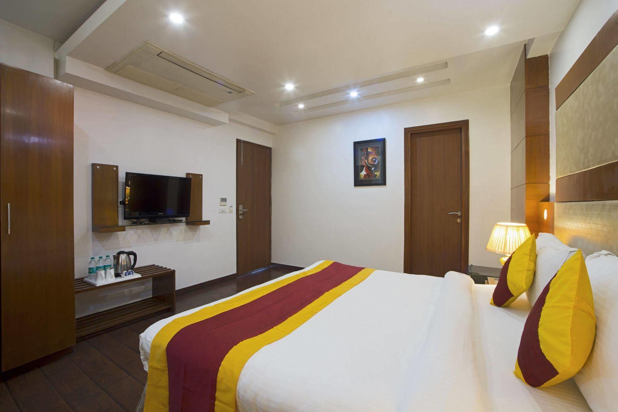 Hotel Palm Do'R - 02 Mins From New Delhi Railway Station Екстериор снимка